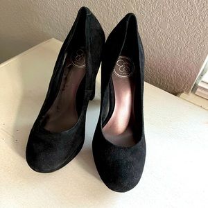 Black faux suede pumps